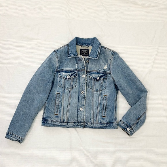 Abercrombie Fitch Sherpa-Lined Denim Jacket - Picture 2 of 11